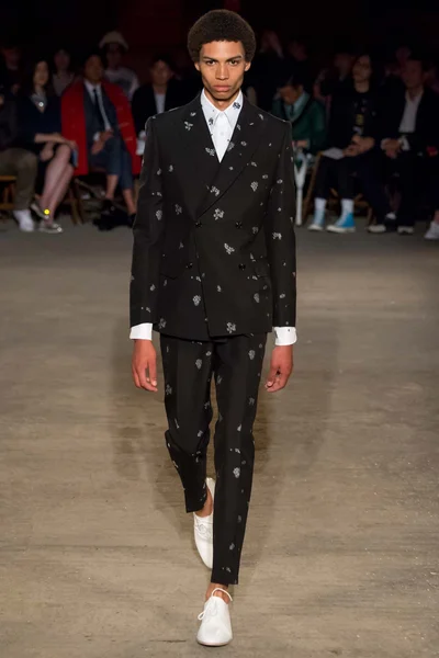 Look 28